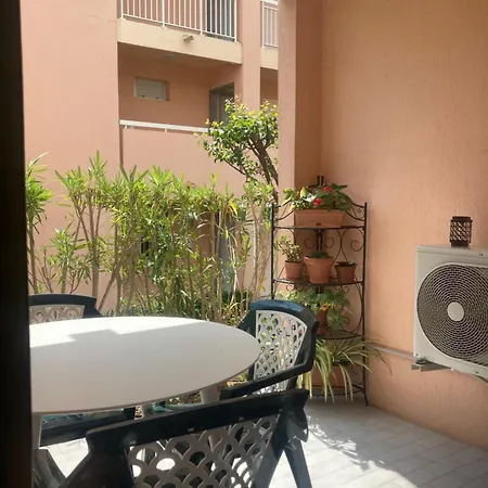 Superbe F2 Refait A Neuf A 2 Pas Des Plages Apartment